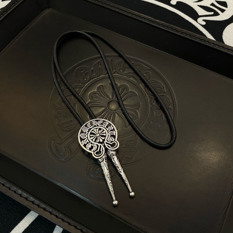 Ch*0me He**ts necklaces